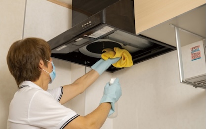 換気扇・レンジフードの汚れが目立ってきても自分でお掃除するのは大変です。プロの技で落ちにくい油汚れもきれいに落とします。掃除前と比較して換気効率がアップします。