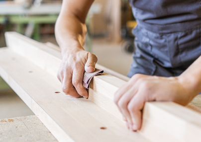 グリーンアース起業時から長年支えてくれた経験豊富な熟練スタッフは当社の財産です。技術の安定した職人による作業で確かな仕上がりを保証いたします。『もう他社には頼めない』と言っていただける理由がそこにあります。