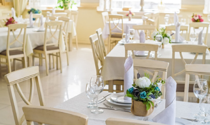 衛生面や清潔さをシビアに問われる飲食店様や各種店舗の清掃は、 お客様の印象を左右する重要な役割を果たします。 オフィス等の清掃では、業務に支障をきたさない効率の良い作業を心掛けています。