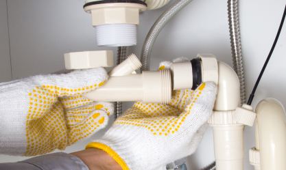 排水管に汚れなどが溜まると、水の流れが阻害され思わぬトラブルの原因となります。詰まりを防ぎ清潔に保つためにも、定期的な高圧洗浄やメンテナンスが重要といえます。調査・点検から施工まですべておまかせください。