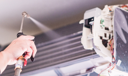 エアコン内部の汚れは花粉やカビなどの雑菌でいっぱいです。また「効きが悪い」「臭いが気になる」などお困りのお客様は、是非ご連絡ください。