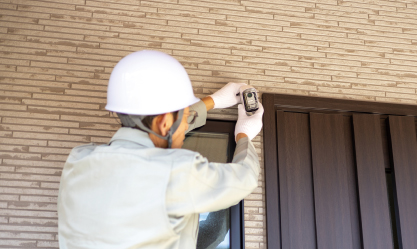 防犯カメラは犯罪の抑止効果や犯人特定の手がかりとなるため設置場所が重要です。当社にお任せください。